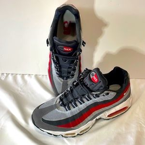 Nike Air Max 95 - Gray w/ stripes